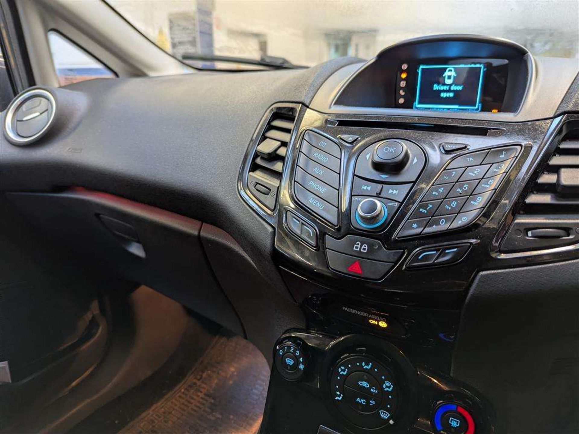 2013 FORD FIESTA ZETEC - Image 15 of 25