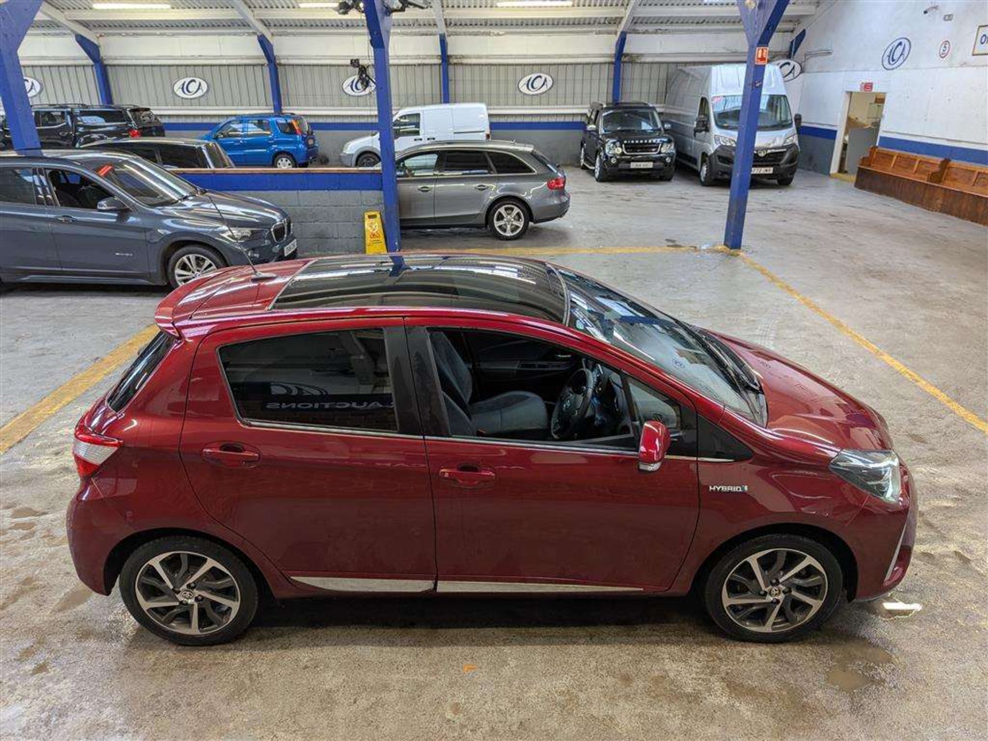 2017 TOYOTA YARIS EXCEL HYBRID VVT-I - Image 27 of 28