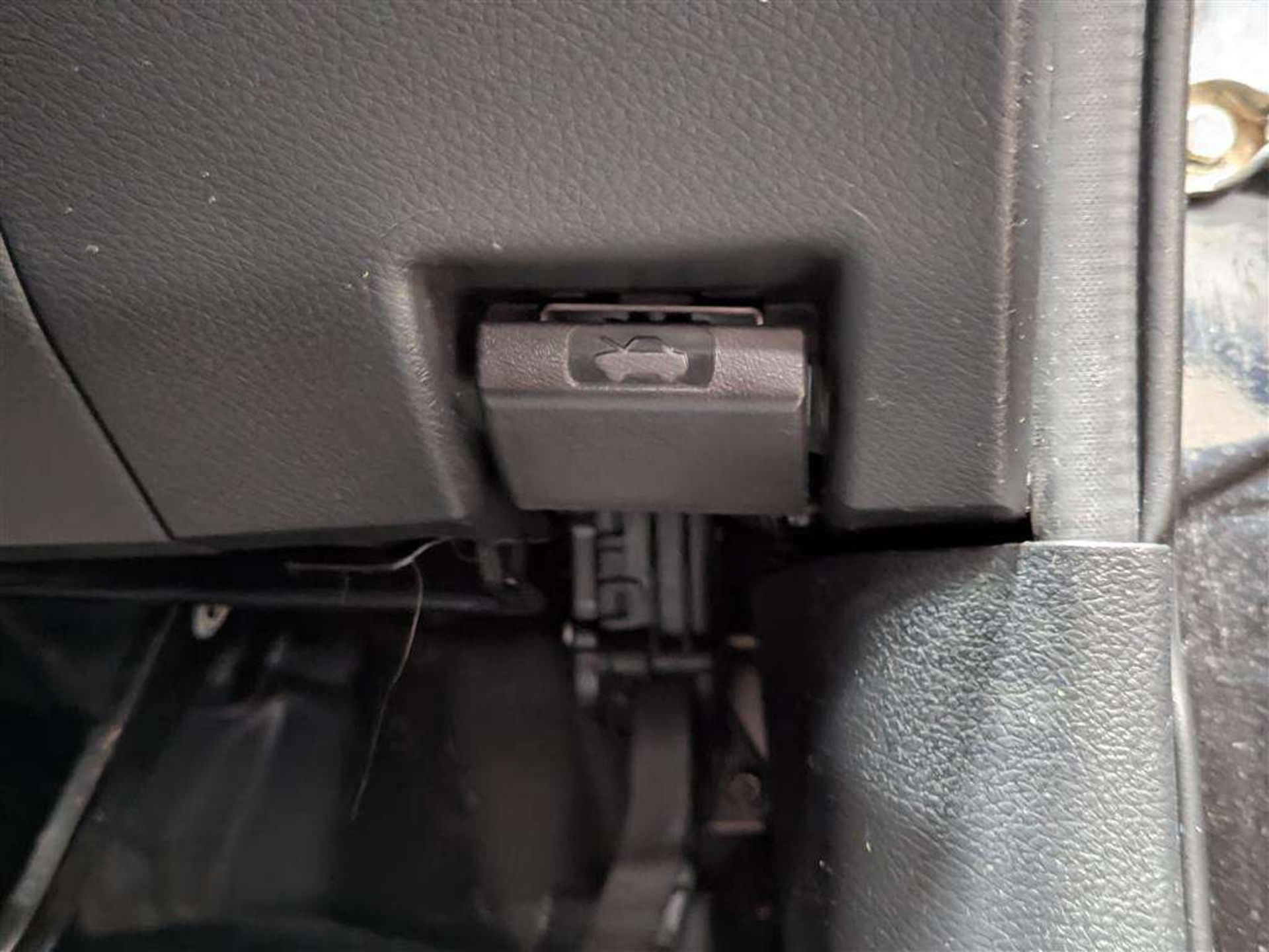 2019 NISSAN NAVARA N-GUARD DCI AUTO - Image 25 of 30