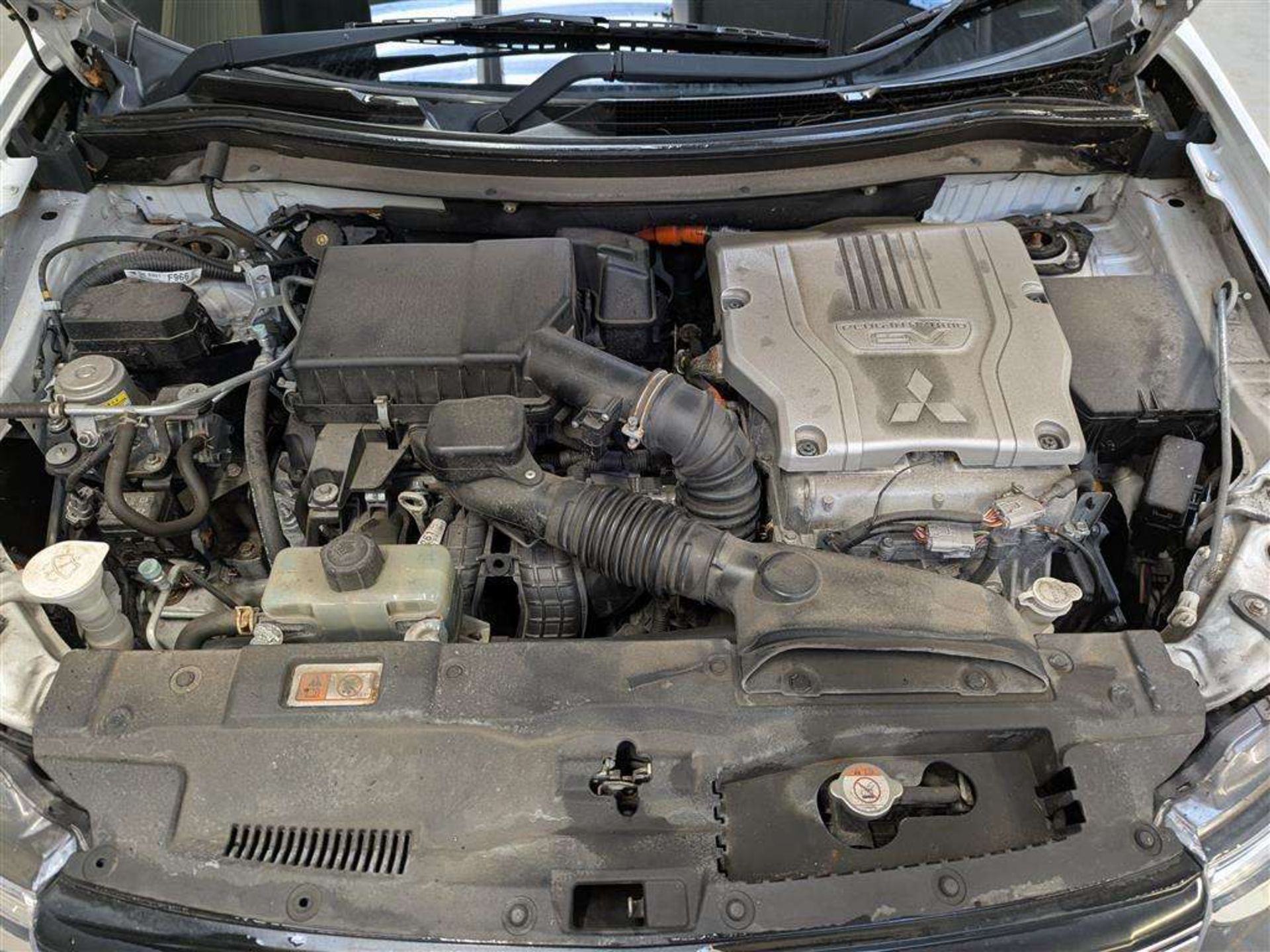 2015 MITSUBISHI OUTLANDER GX 4HS PHEV AUTO - Image 24 of 30