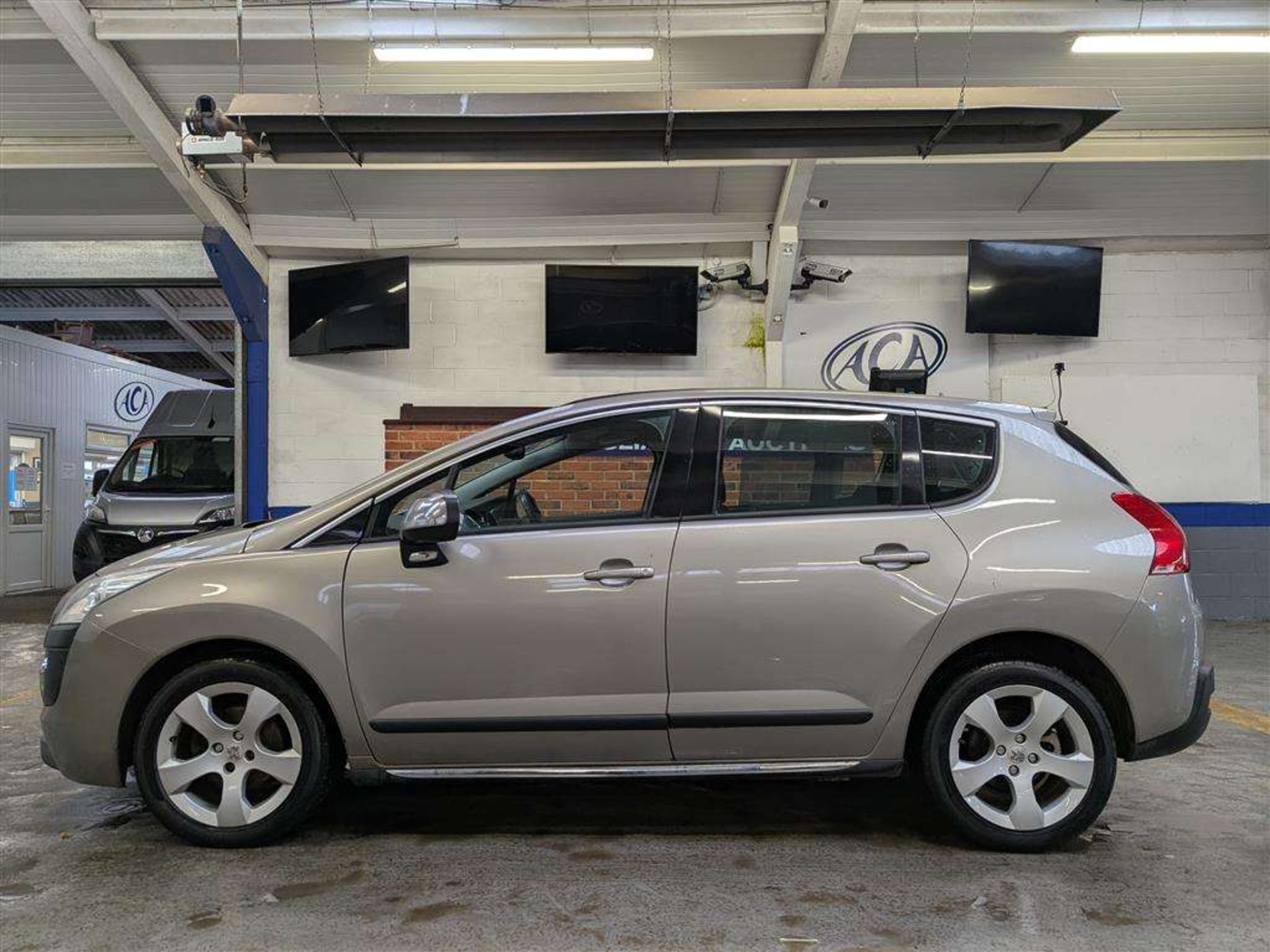 2011 PEUGEOT 3008 EXCLUSIVE HDI - Image 2 of 30