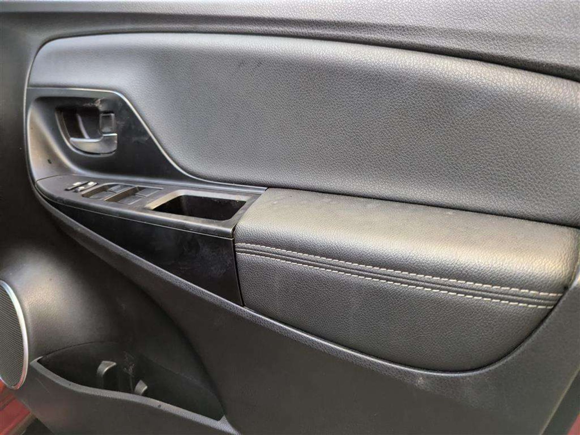 2017 TOYOTA YARIS EXCEL HYBRID VVT-I - Image 19 of 28