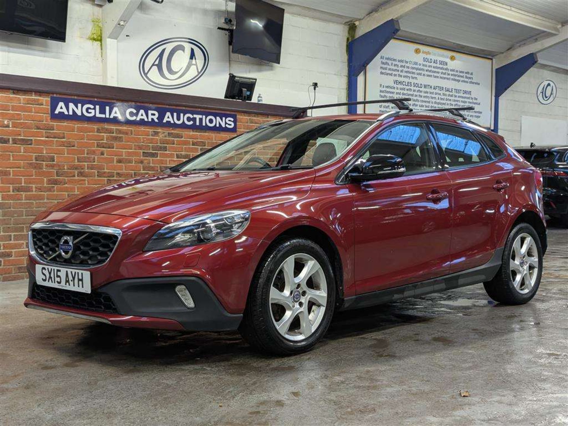2015 VOLVO V40 CROSS COUNTRY LUX NAV