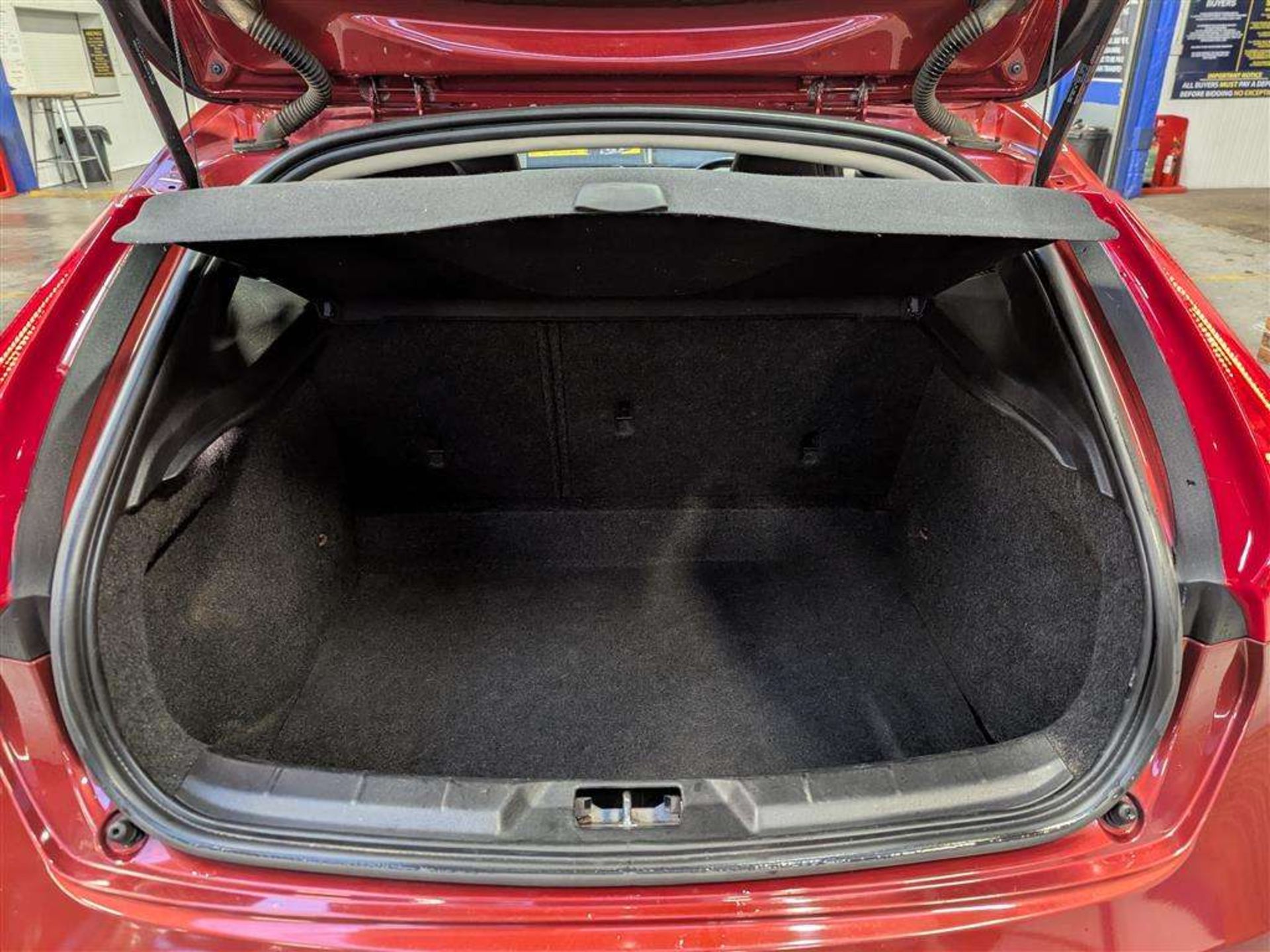 2015 VOLVO V40 CROSS COUNTRY LUX NAV - Image 8 of 30