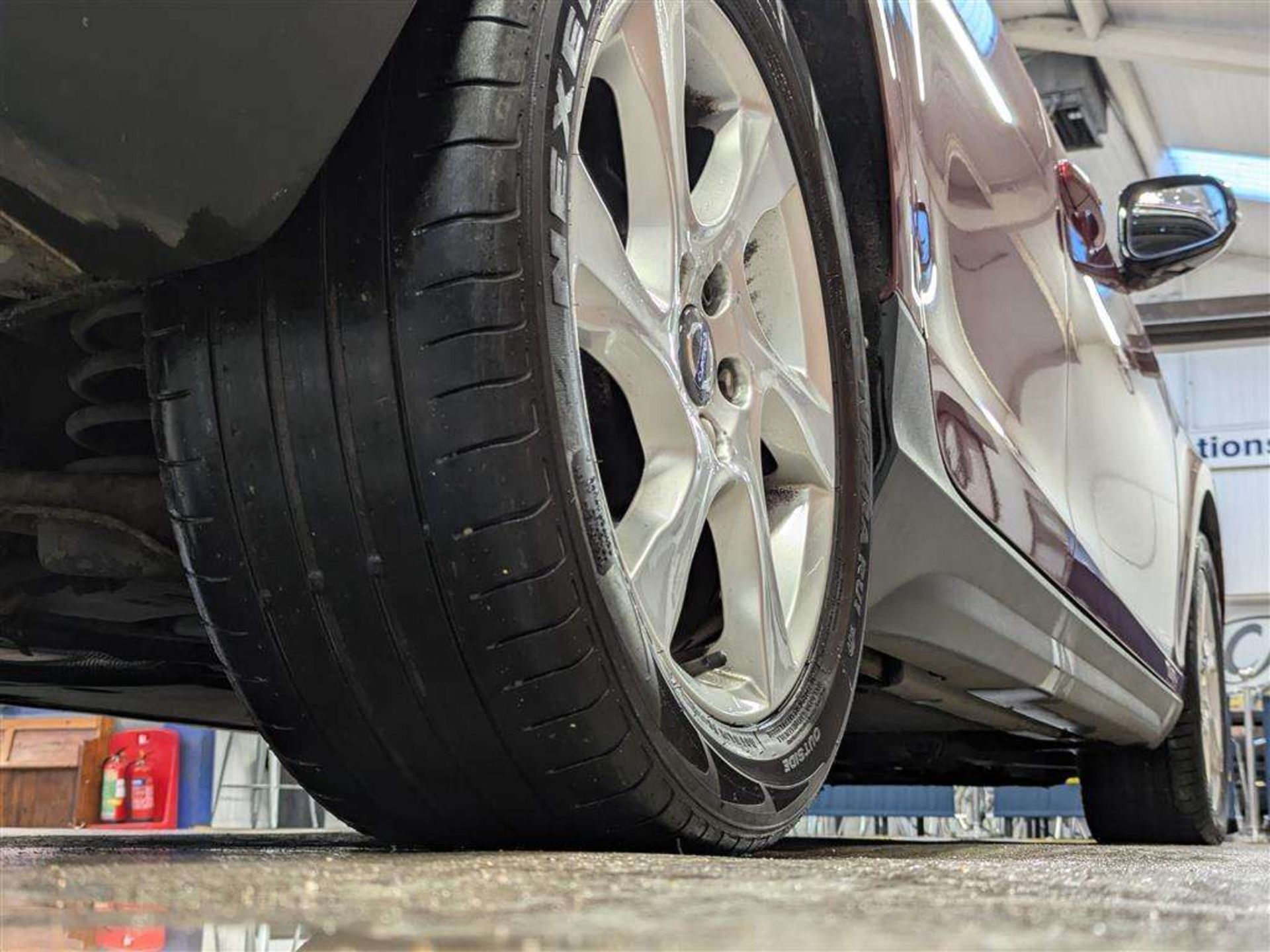 2015 VOLVO V40 CROSS COUNTRY LUX NAV - Image 18 of 30