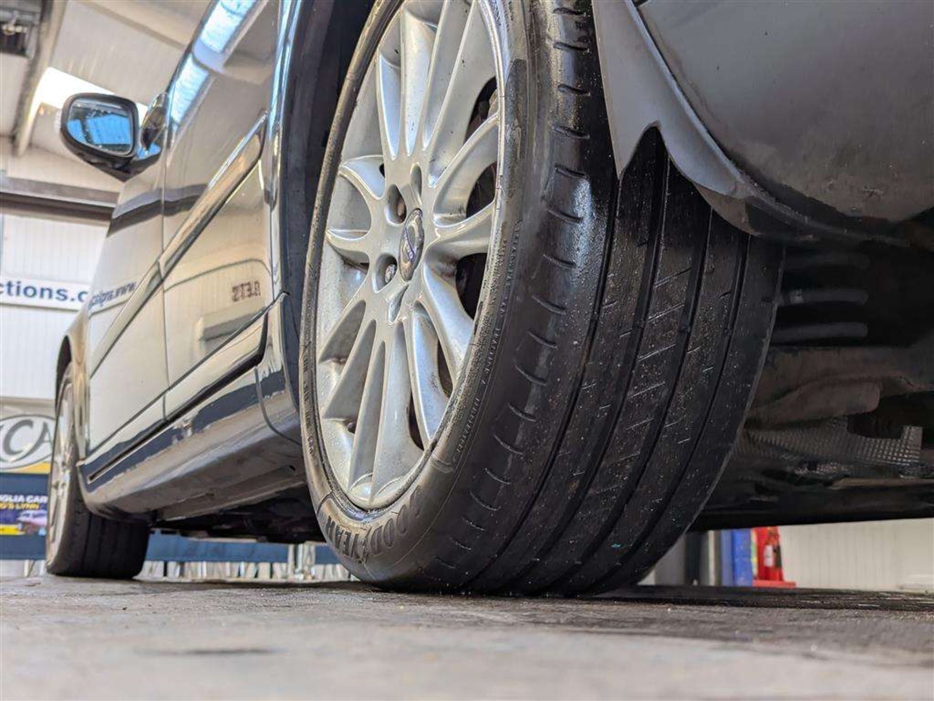 2011 VOLVO V50 SE LUX EDITION D3 - Image 15 of 29