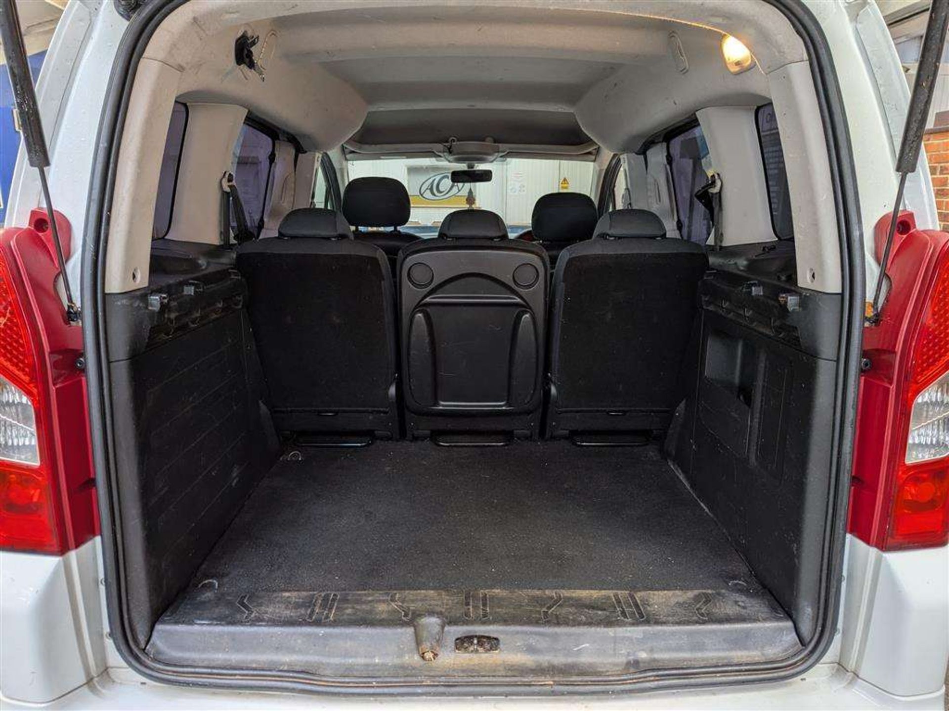 2011 PEUGEOT PARTNER TEPEE S E-HDI S-A - Image 8 of 29