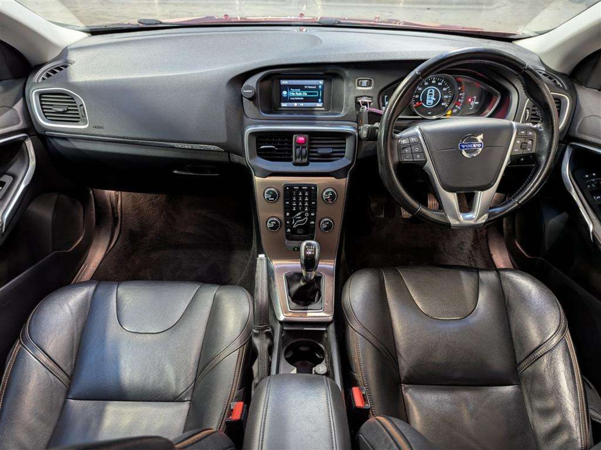 2015 VOLVO V40 CROSS COUNTRY LUX NAV - Image 7 of 30