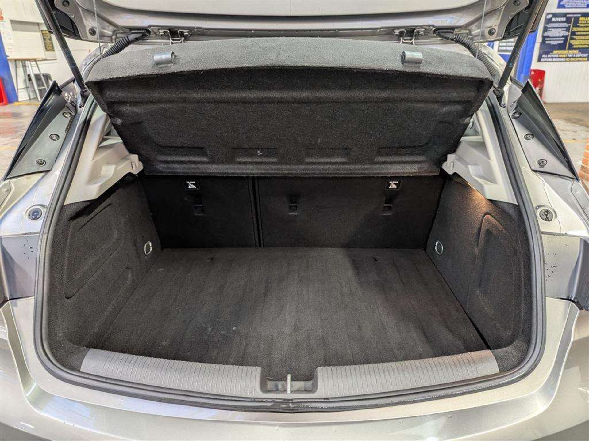 2016 VAUXHALL ASTRA DESIGN - Image 8 of 28