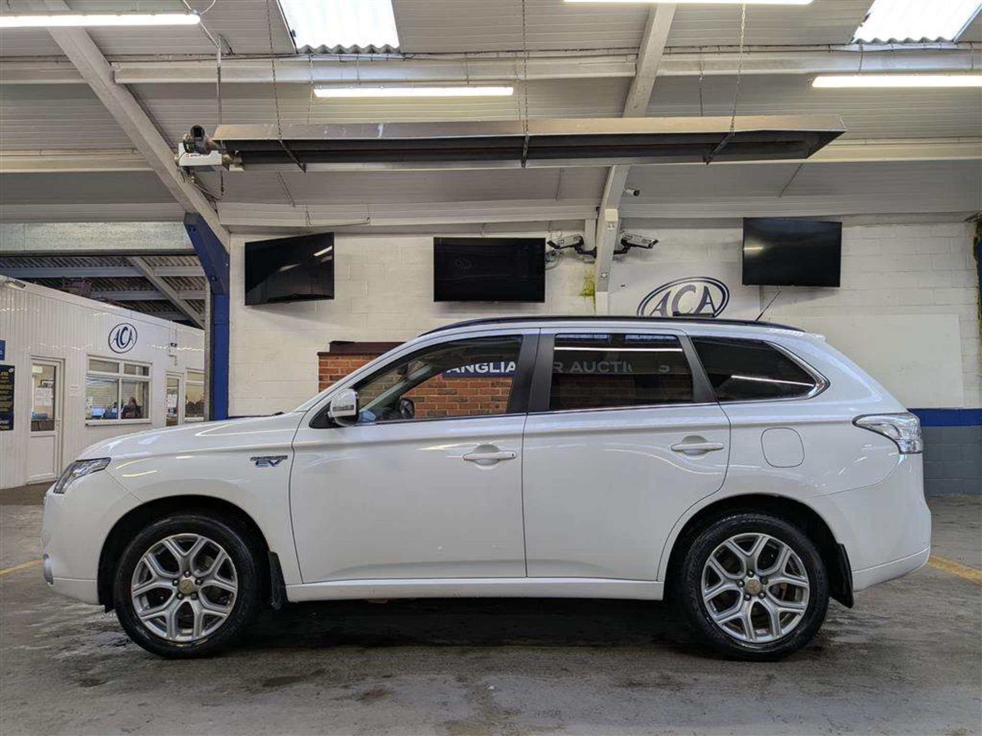 2015 MITSUBISHI OUTLANDER GX 4HS PHEV AUTO - Image 2 of 30