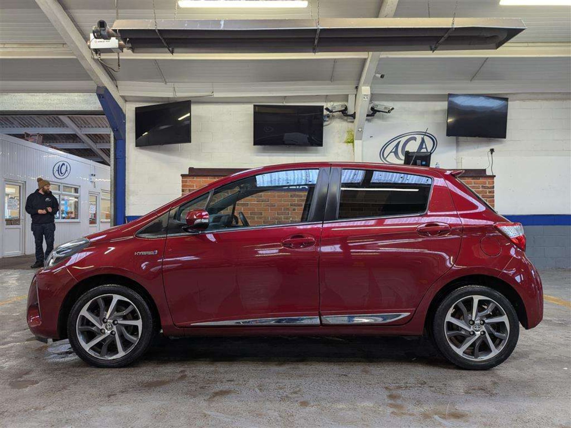 2017 TOYOTA YARIS EXCEL HYBRID VVT-I - Image 2 of 28