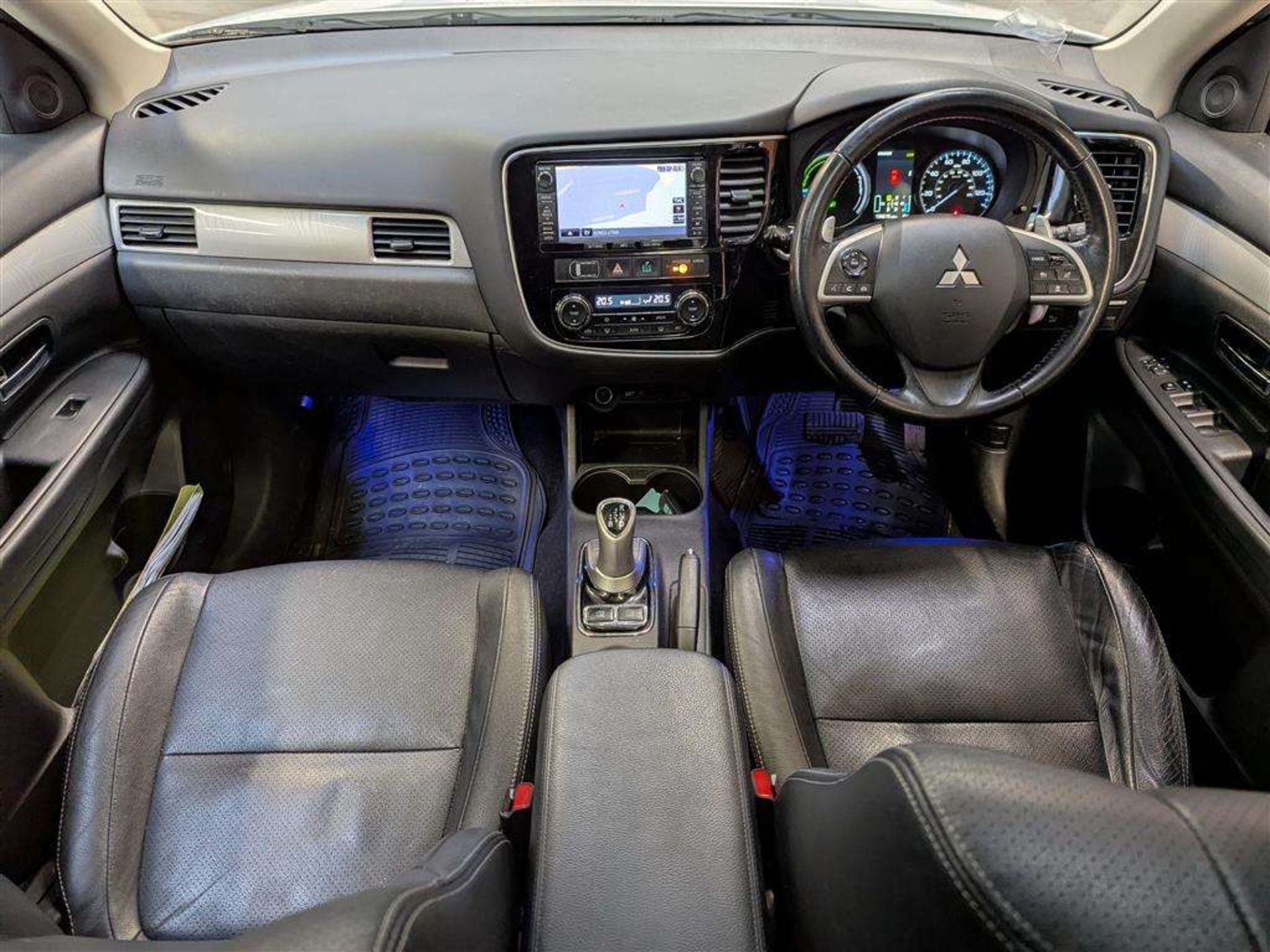 2015 MITSUBISHI OUTLANDER GX 4HS PHEV AUTO - Image 7 of 30