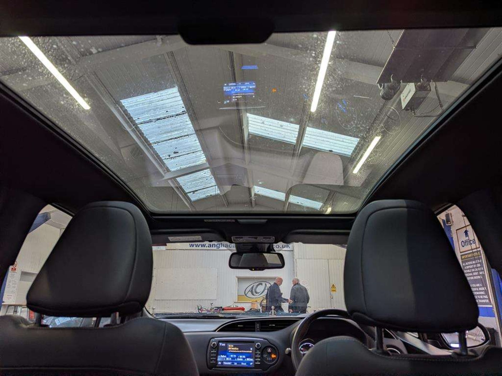 2017 TOYOTA YARIS EXCEL HYBRID VVT-I - Image 7 of 28