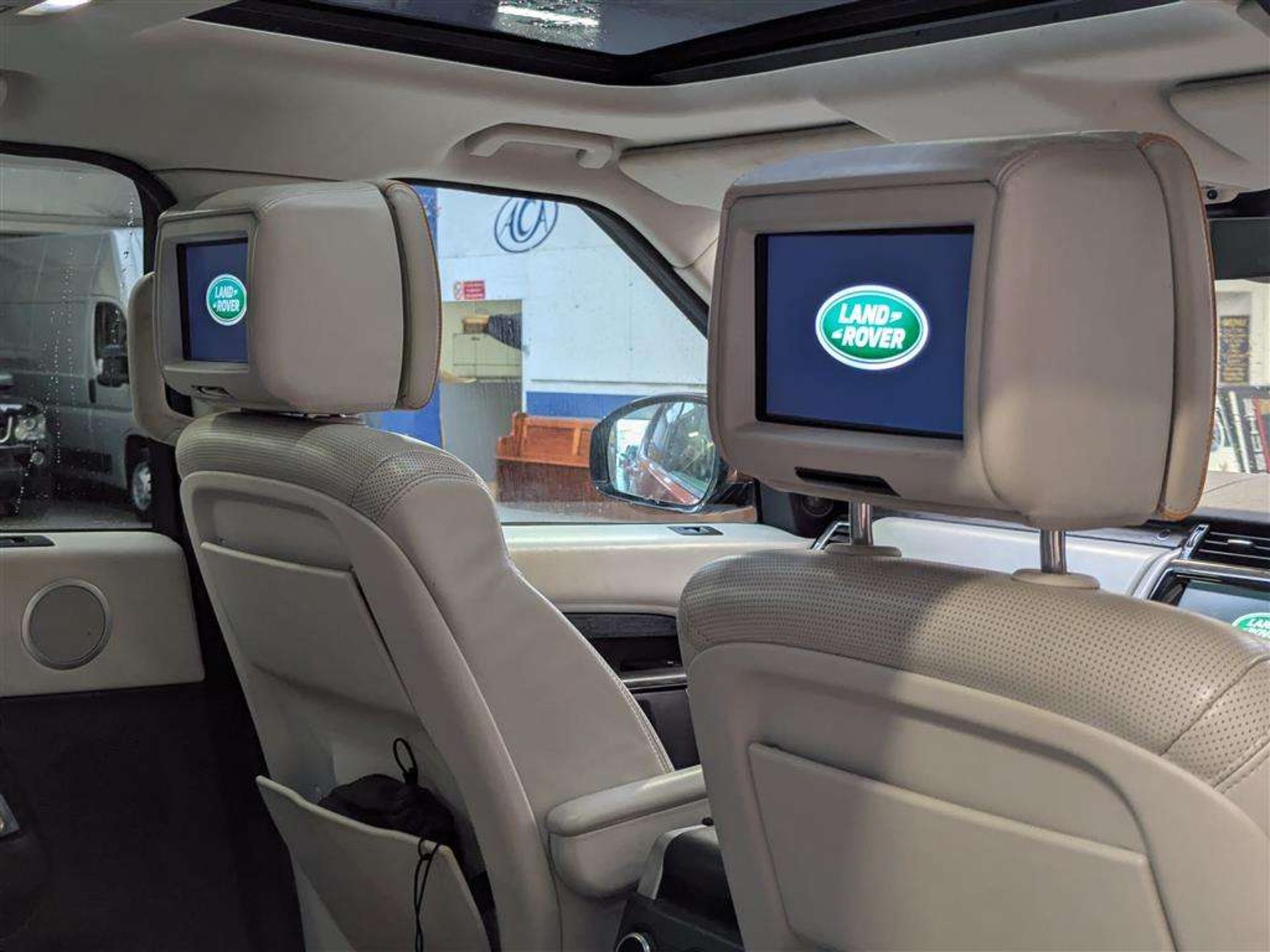2016 LAND ROVER DISCOVERY LUXURY HSE TD6 - Image 33 of 46