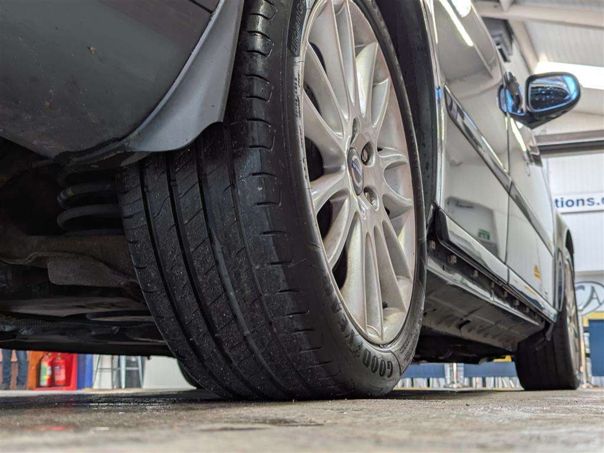 2011 VOLVO V50 SE LUX EDITION D3 - Image 18 of 29