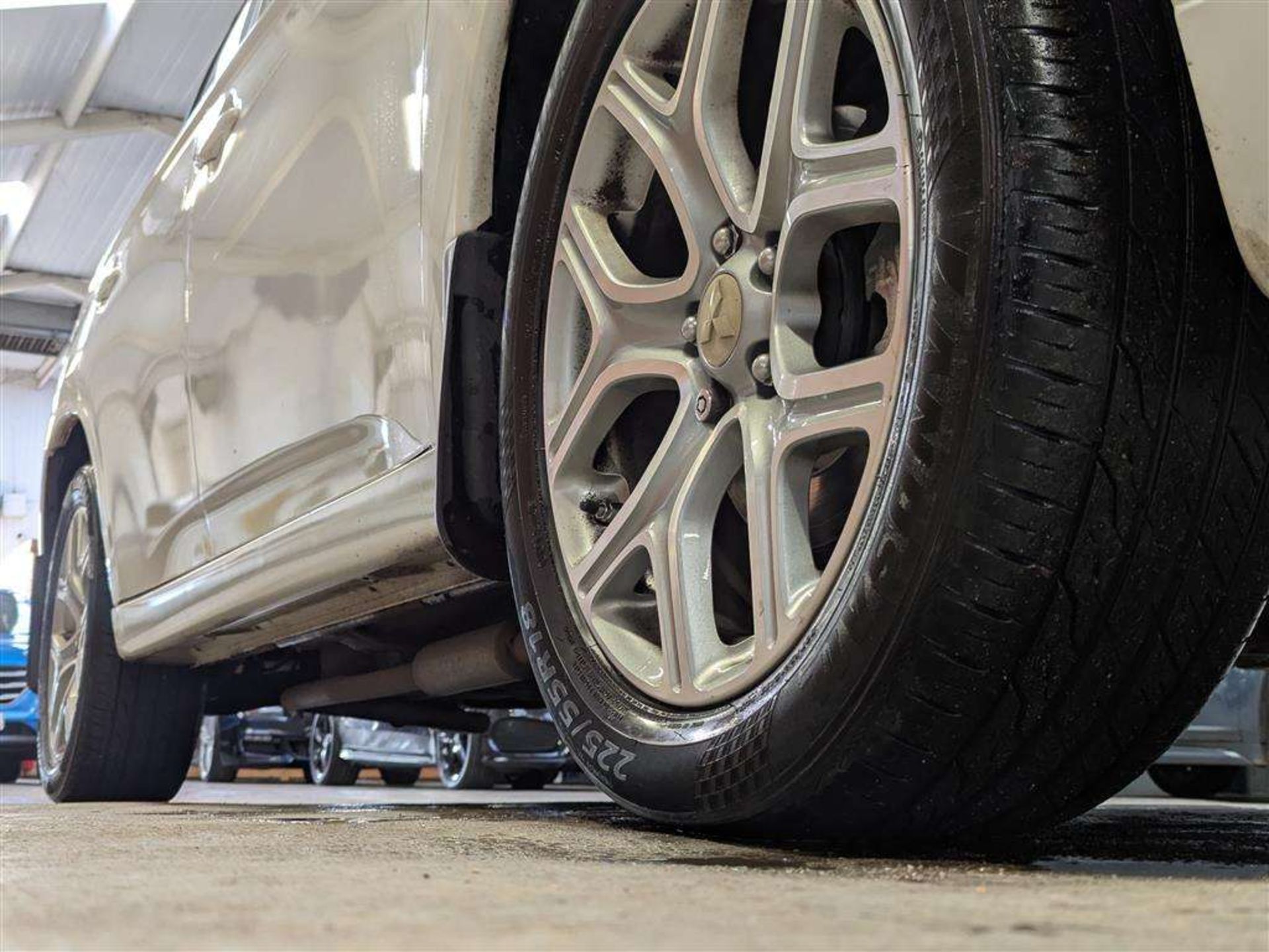 2015 MITSUBISHI OUTLANDER GX 4HS PHEV AUTO - Image 12 of 30