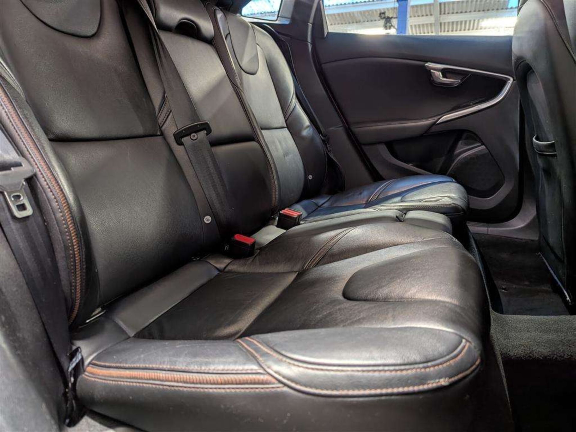 2015 VOLVO V40 CROSS COUNTRY LUX NAV - Image 11 of 30