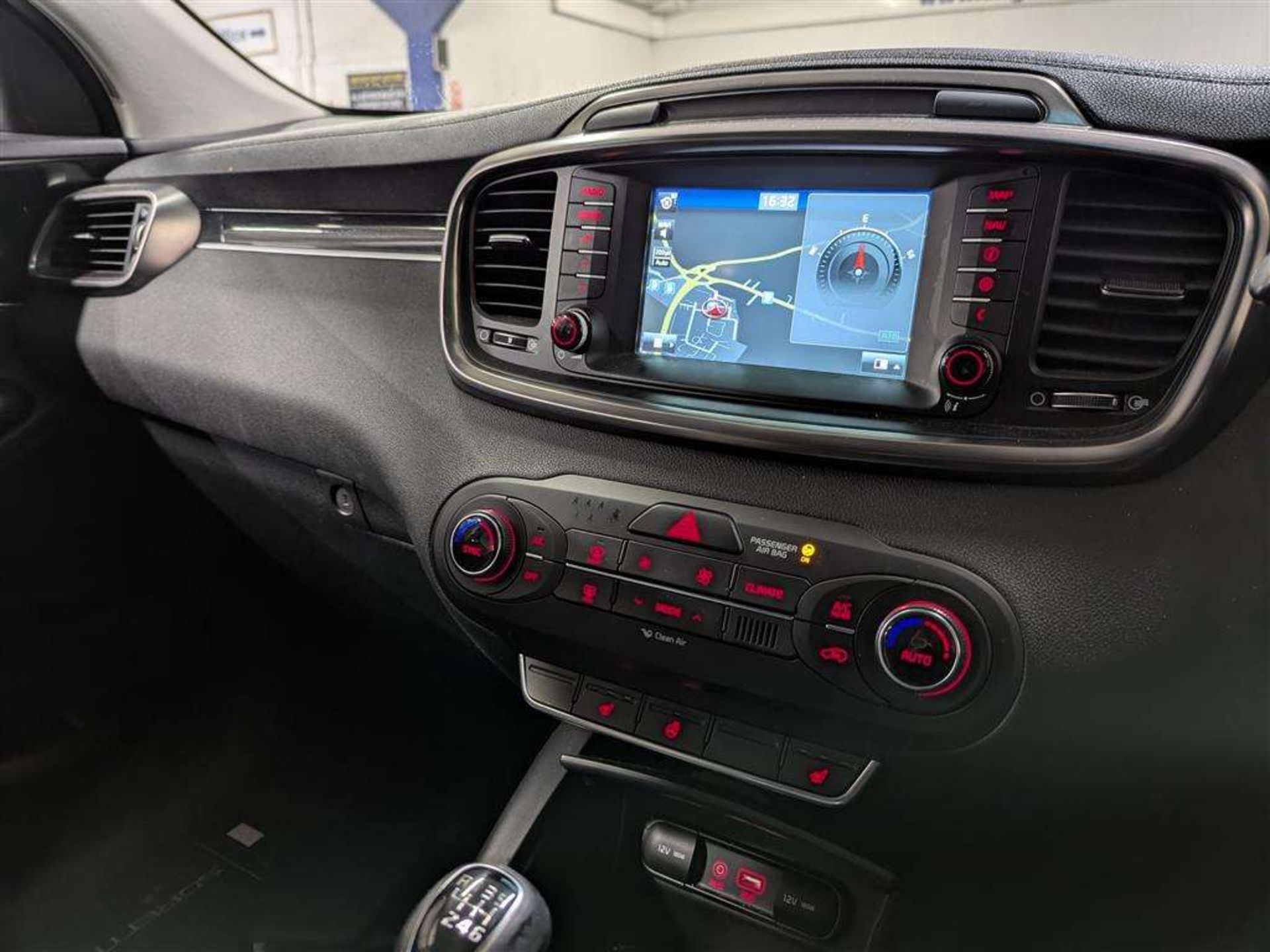 2016 KIA SORENTO KX-2 CRDI ISG 4X4 - Image 13 of 30