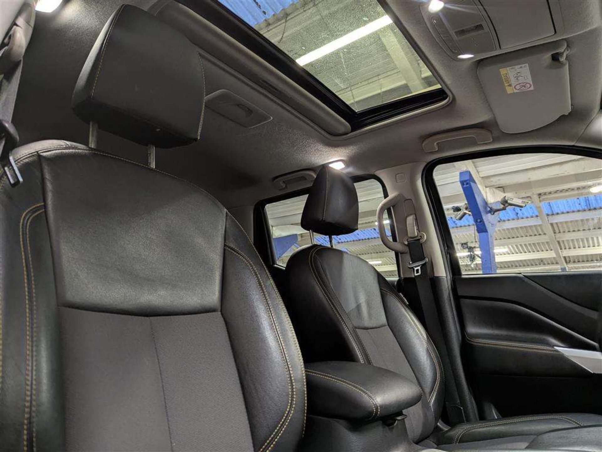 2019 NISSAN NAVARA N-GUARD DCI AUTO - Image 15 of 30