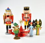 Erzgebirge, 2 Nußknacker, Räuchermännchen, 2 Engel, Adventskranz