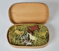 Erzgebirge, Spanschachtel mit Stall und Tieren