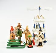 Erzgebirge, 5 Räuchermännchen, 1 Pyramide