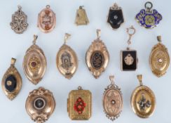 Biedermeier und Jugendstil 15 Medaillons und Anhängerbroschen um 1850-1900,