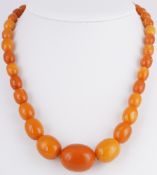 Bernsteinkette in Olivenform,