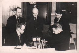 Postkarte. Solmanis - Endzelins. Postalisch nicht gelaufene schwarzweiße Postkarte mit einer