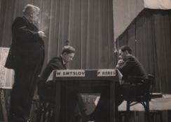 Foto. Den Haag 1948. Smyslow - Keres. Schwarzweißes Foto mit einer Aufnahme von der Partie Wassili