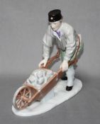 Porzellan. Fürstenberg. Bergbau. "Karrenschieber". Polychrome Porzellanfigur auf der Unterseite