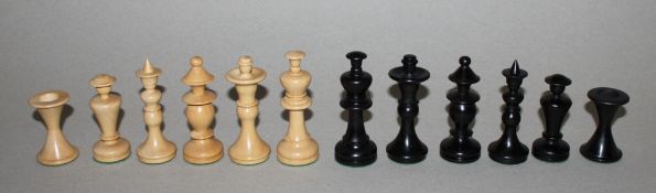 Europa. Niederlande. Superchess - Exchess Set 4. Moderne Figuren im Staunton Stil. Eine Partei in