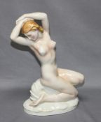 Porzellan. Karl Ens - Volkstedt. Aktdarstellung – sitzendes junges Mädchen. Polychrome Figur auf