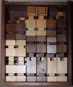 Europa. Niederlande. Schachfiguren aus Holz im modernen Design in passender Transportbox. Eine