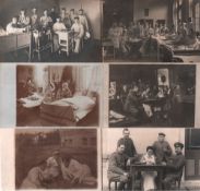 Postkarte. Soldaten und Sanitätspersonal beim Schachspiel. 12 schwarzweiße und teilweise