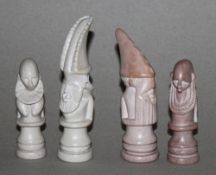 Afrika. Kenia. Schachfiguren aus Speckstein. Eine Partei in hellrot, die andere in naturfarben (