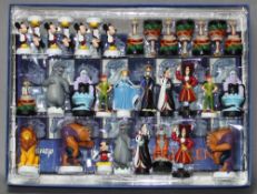 Europa. Deutschland. Disney Helden & Schurken. Schachspiel mit 32 Figuren, darunter bekannte