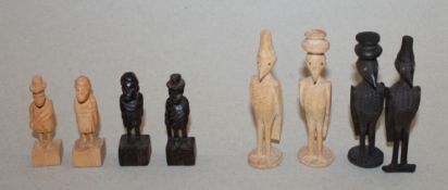 Afrika. Schachfiguren aus Holz. "Afrikanisches Vogelschach“. Eine Partei in dunkelbraun, die
