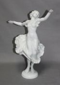 Porzellan. Wallendorf. Tänzerin. Monochrome Porzellanfigur, junge Frau in rhythmisch, dynamischer
