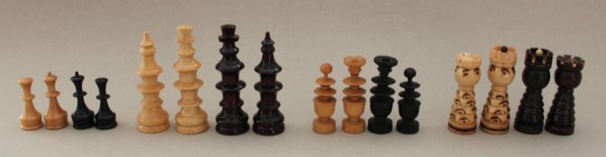 Europa. Vier Schachspiele aus Holz. In unterschiedlicher Ausführung. Produktion aus der 2. Hälfte