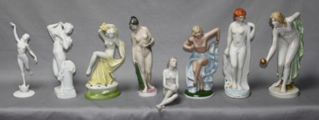 Porzellan. Beispielsammlung Weibliche Porzellanfiguren zum Teil Aktdarstellungen. Acht polychrome