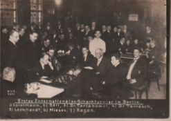 Foto. Berlin 1920. Schwarzweißes Foto mit einer Aufnahme vom Turniergeschehen beim von Bernhard