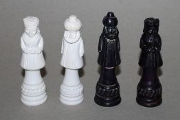 Asien. Türkei. Schachspiel aus Meerschaum mit Spielbrett. Die eine Partei in hell, die andere in