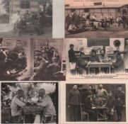 Postkarte. Soldaten beim Schachspiel. 6 schwarzweiße und teilweise postalisch gelaufene
