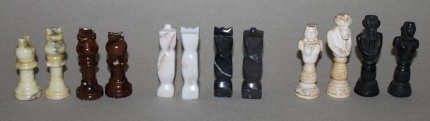 Asien. Türkei. Schachspiel aus Meerschaum. Die eine Partei in hell, die andere in dunkel. Produktion