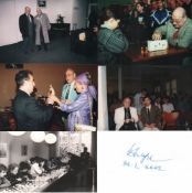 Foto. Kortschnoi, Viktor. Konvolut mit 3 schwarzweißen und 17 farbigen Fotos mit Aufnahmen von