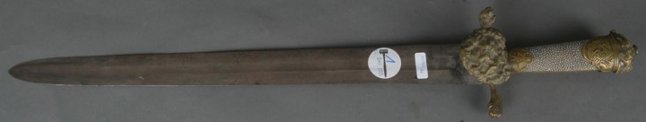 Hirschfänger. Deutsch 18. Jh. Griff, mit Fischhautummantelung und Bronzeapplikationen in Form von