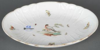 Ovale Schale. Wohl Amstell 18. Jh. Porzellan, bunt bemalt mit Vögeln in Landschaft, umgeben von