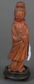 Guanyin auf Sockel. China 19. Jh. Buchsbaum, geschnitzt, H=16,7 cm. Provenienz: Aus altem hessischen