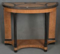 Halbrunder Konsolentisch. Deutsch 20. Jh. Birke furniert, mit Bandeinlagen, teilw. ebonisiert;